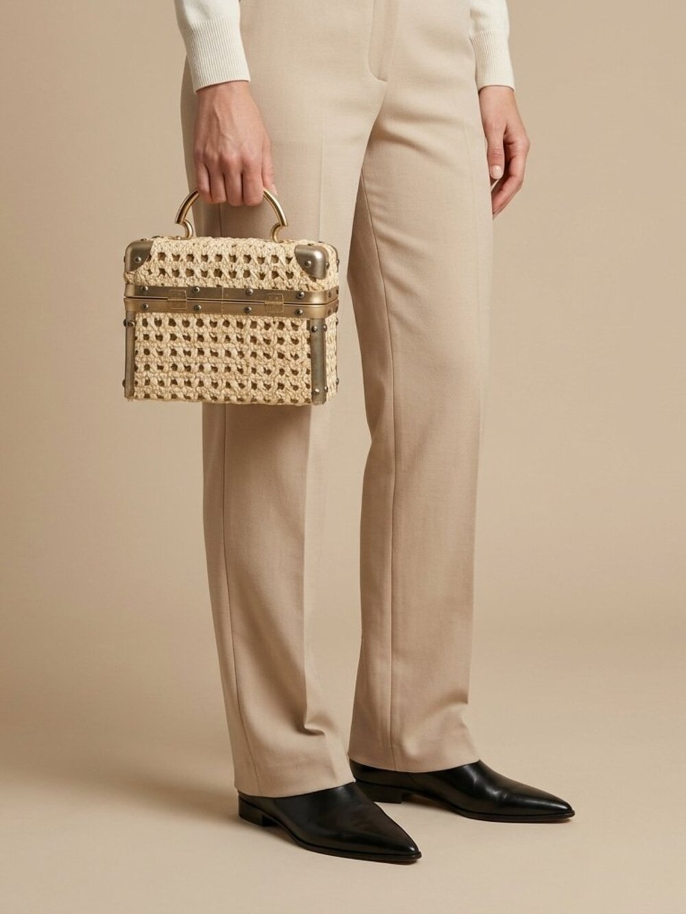 Vintage Beige Leather Shoulder Bag with Zip Pocket